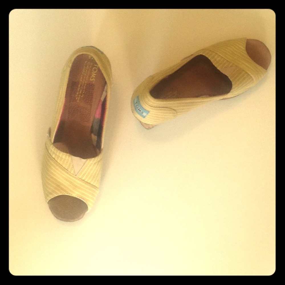 TOMS wedge